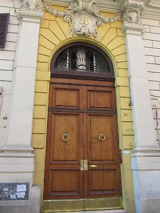 Oda ve Kahvaltı Ottaviano Augusto 2*